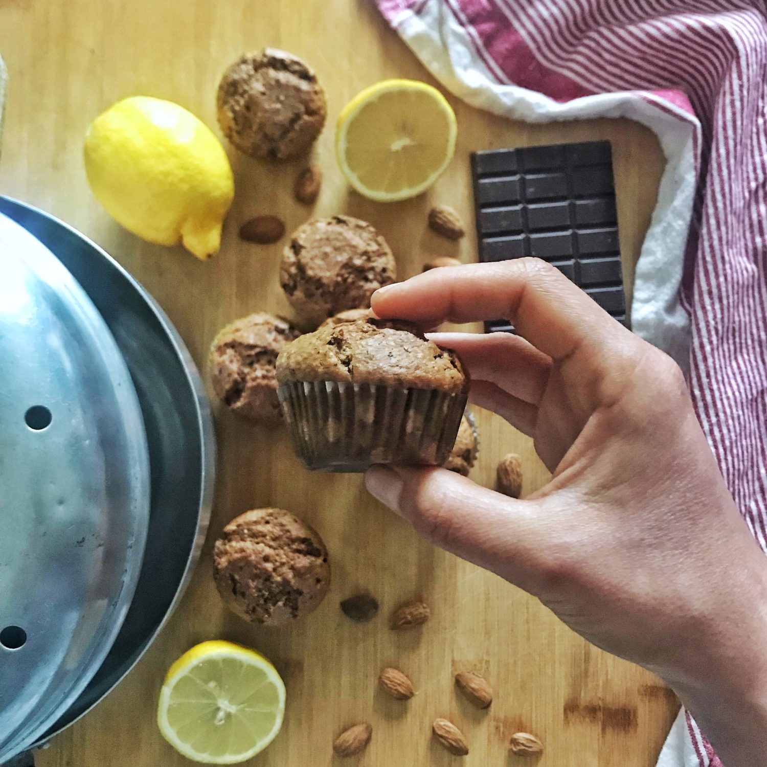 Muffin Yogurt mandorle e gocce di cioccolato